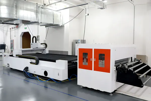 automatic coil fiber laser cutting machine-Transfer plate to laser cutting machine table